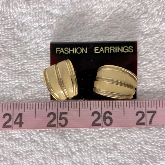 Vintage Shiny & Frosted Gold Tone Half Hoop Clip  On Earrings - Picture 8 of 8